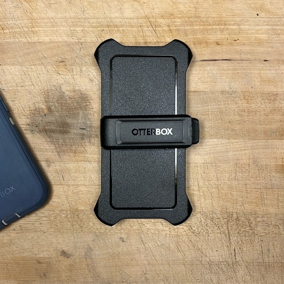 OtterBox Defender IPhone 13 Case - Picture 3 of 4